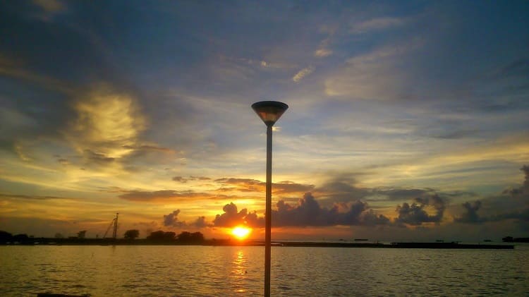 Keindahan Panorama Pantai Losari